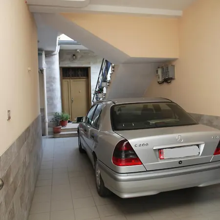 Cozy 2 Bedroom 10 Min Walk To Center Apartment Shkoder