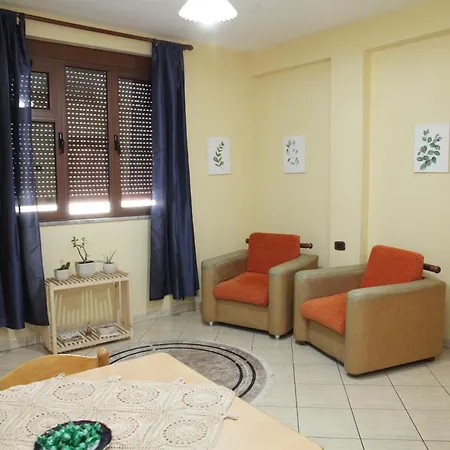 Cozy 2 Bedroom 10 Min Walk To Center