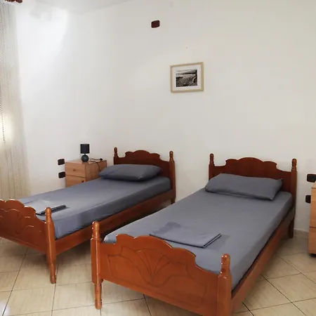 Cozy 2 Bedroom 10 Min Walk To Center Daire *