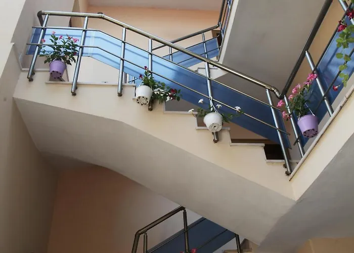 Cozy 2 Bedroom 10 Min Walk To Center Daire