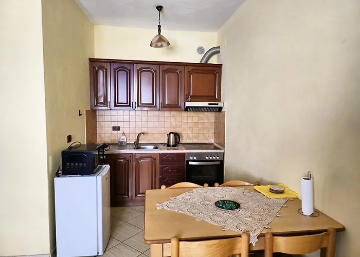 Cozy 2 Bedroom 10 Min Walk To Center