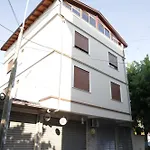 Апартаменты Cozy 2 Bedroom 10 Min Walk To Center *