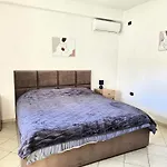 Cozy 2 Bedroom 10 Min Walk To Center *