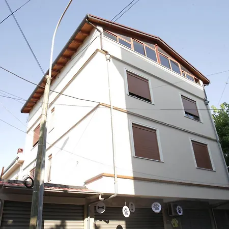 Cozy 2 Bedroom 10 Min Walk To Center