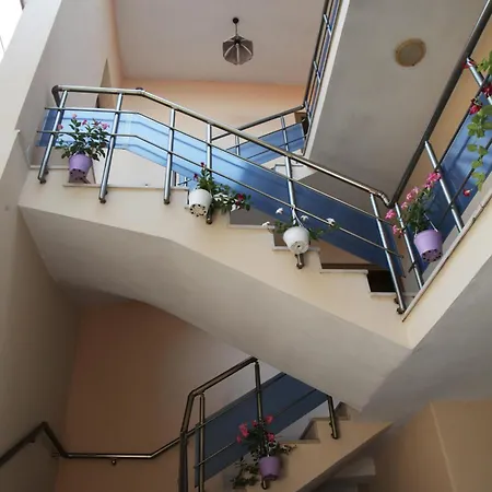 Cozy 2 Bedroom 10 Min Walk To Center Апартаменты