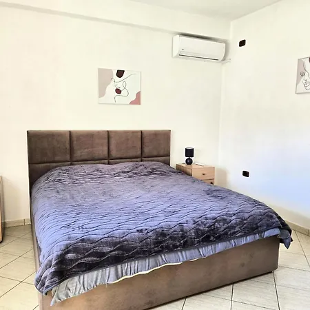 Cozy 2 Bedroom 10 Min Walk To Center *