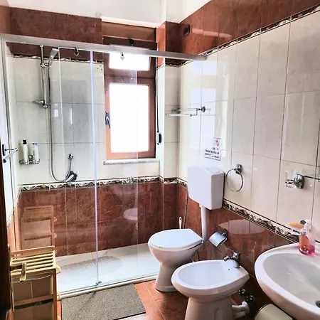 Cozy 2 Bedroom 10 Min Walk To Center Appartement Shkodër
