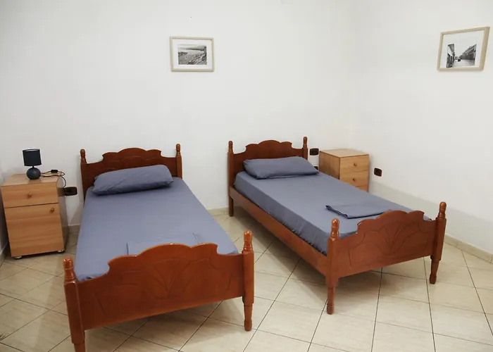 Cozy 2 Bedroom 10 Min Walk To Center *