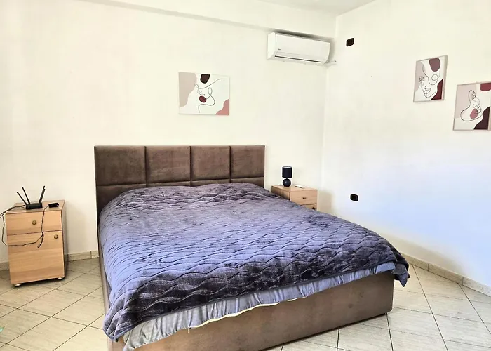 Cozy 2 Bedroom 10 Min Walk To Center *